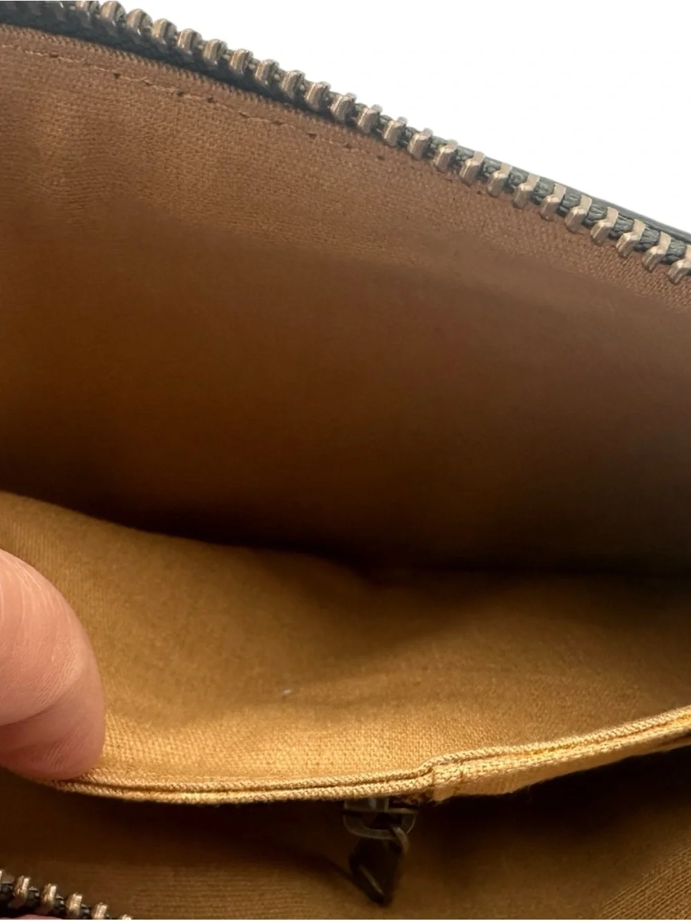 Duluth Trading Company Women's Lifetime Leather Zip Pouch with Wrist Strap Olive